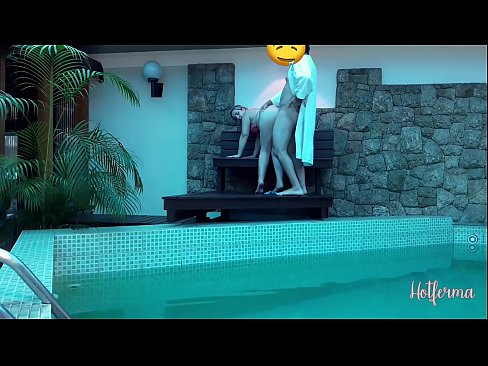 ❤️ Šef poziva sobaricu na bazen, ali nije mogao odoljeti vrućini Tvrdi porno kod nas