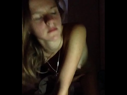 ❤️ Djevojka masturbira i svršava Tvrdi porno kod nas
