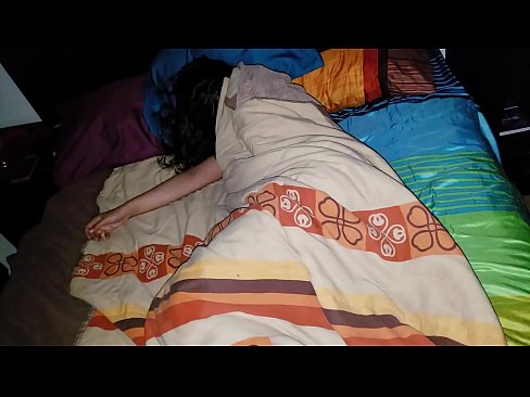 ❤️ Posinak grdi svoju mladu maćehu dok ona spava. Tvrdi porno kod nas